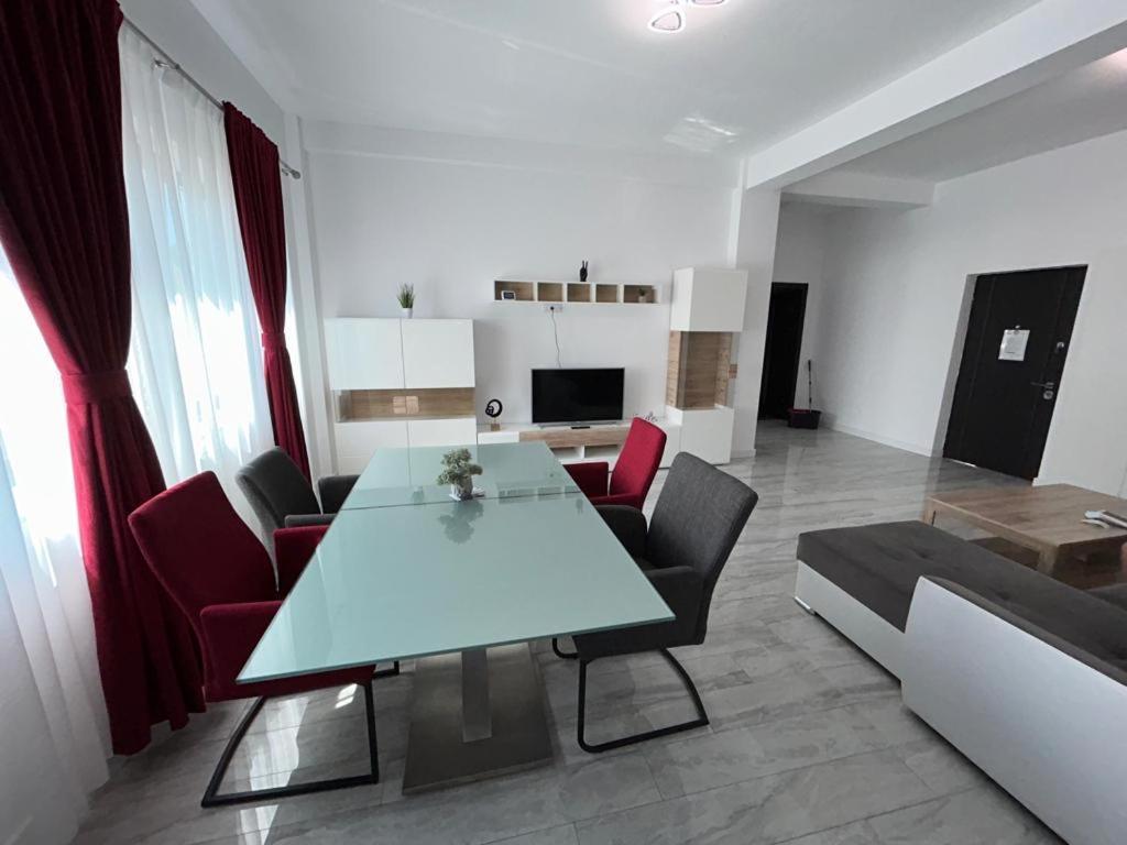 Luxury Cozy Apartments - City Center Suceava Exterior foto